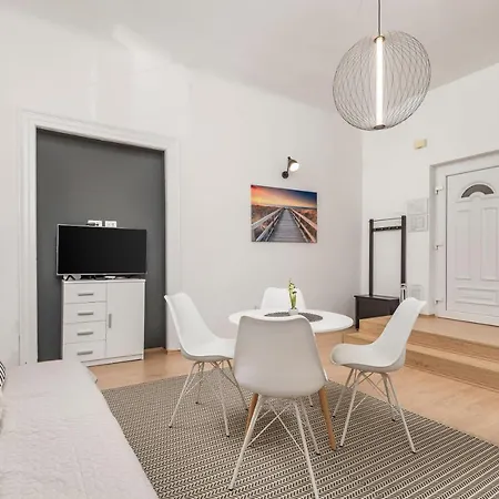 Doris Apartment