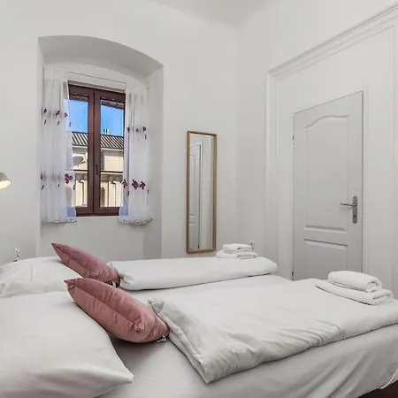 Doris Apartment